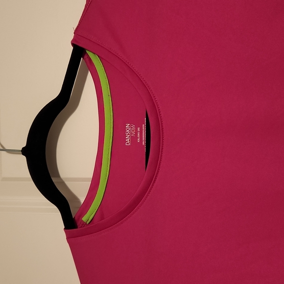 Danskin Now Pink Sports Polyester TShirt XXL - Picture 2 of 3
